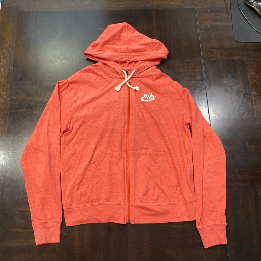 Nike  Long Sleeve shirt with hoodie and zipper  Size XS 
USED in excellent
